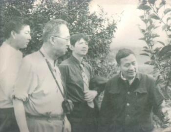 1988年5月，农民日报记者李千峰、郝富友采访四川省江津县（现重庆市江津区）大桥乡党委书记
