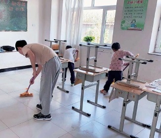 村小来了“00后”班主任