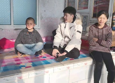 村小来了“00后”班主任