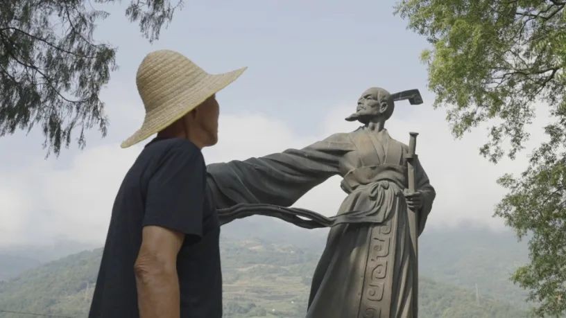 共和国75周年礼赞丨一部诗集，“诗”润屈原村