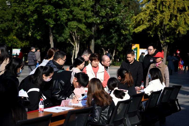 怎样理解制定乡镇（街道）履行职责事项清单，健全为基层减负长效机制