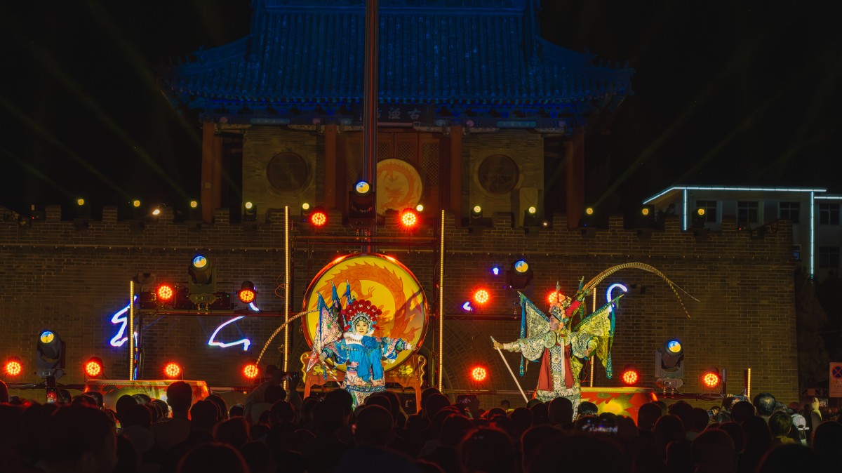 “千年战鼓”化作“盛世鸣响”——天津市蓟州区“渔阳战鼓之雄”鼓楼音乐汇点亮“五一”假期