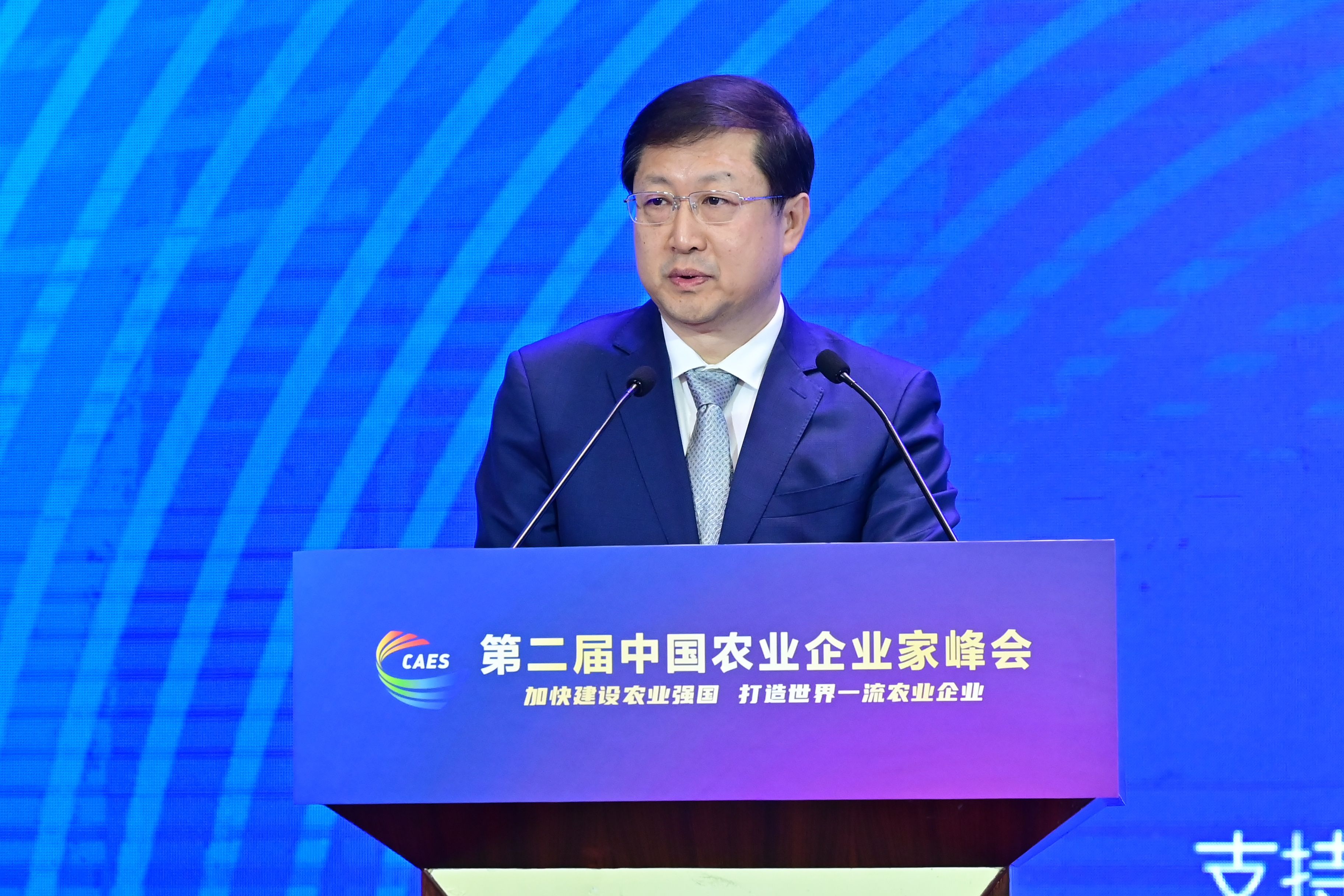 中粮集团有限公司党组成员、副总裁由伟发言