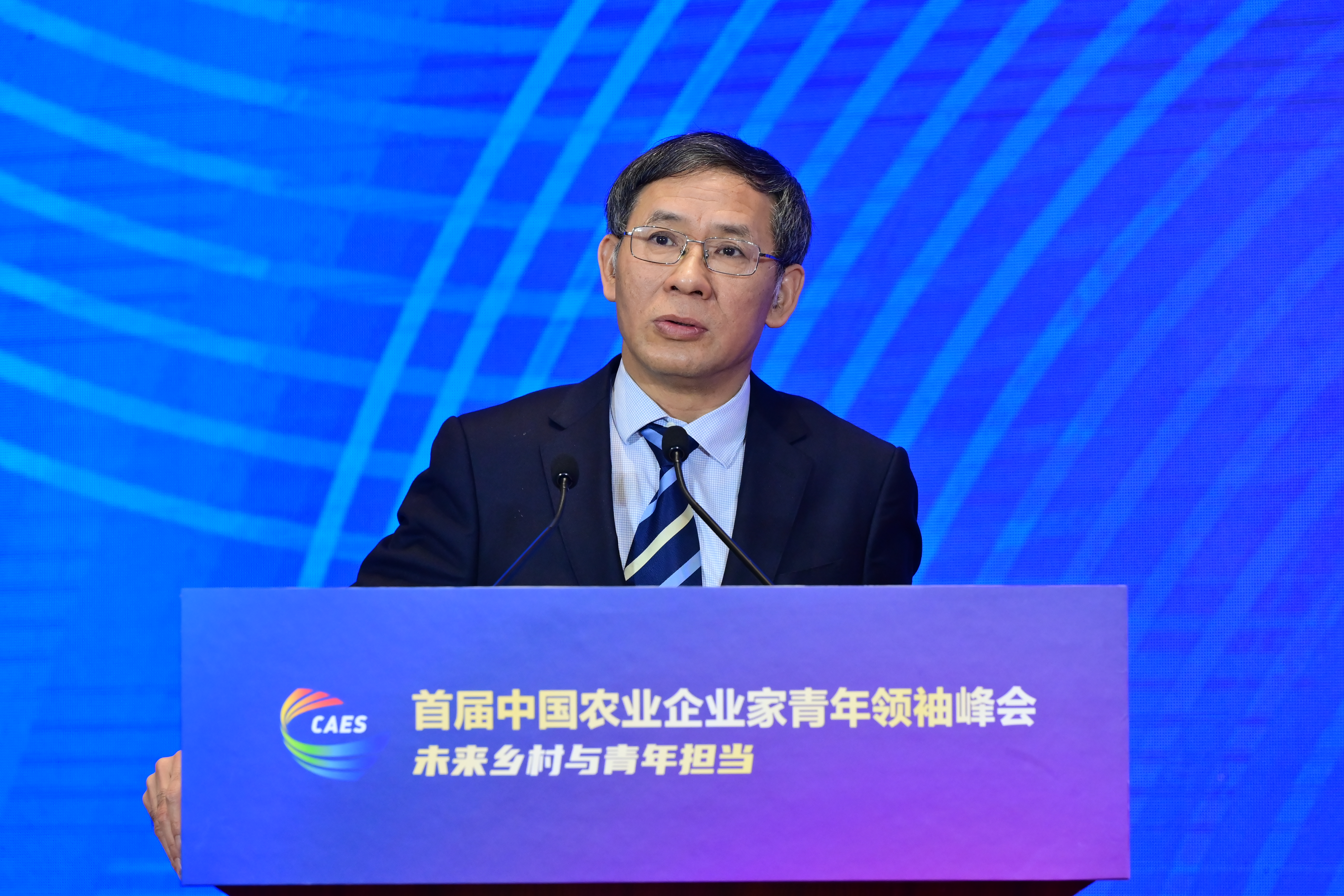 中国社会科学院农村发展研究所所长魏后凯发言