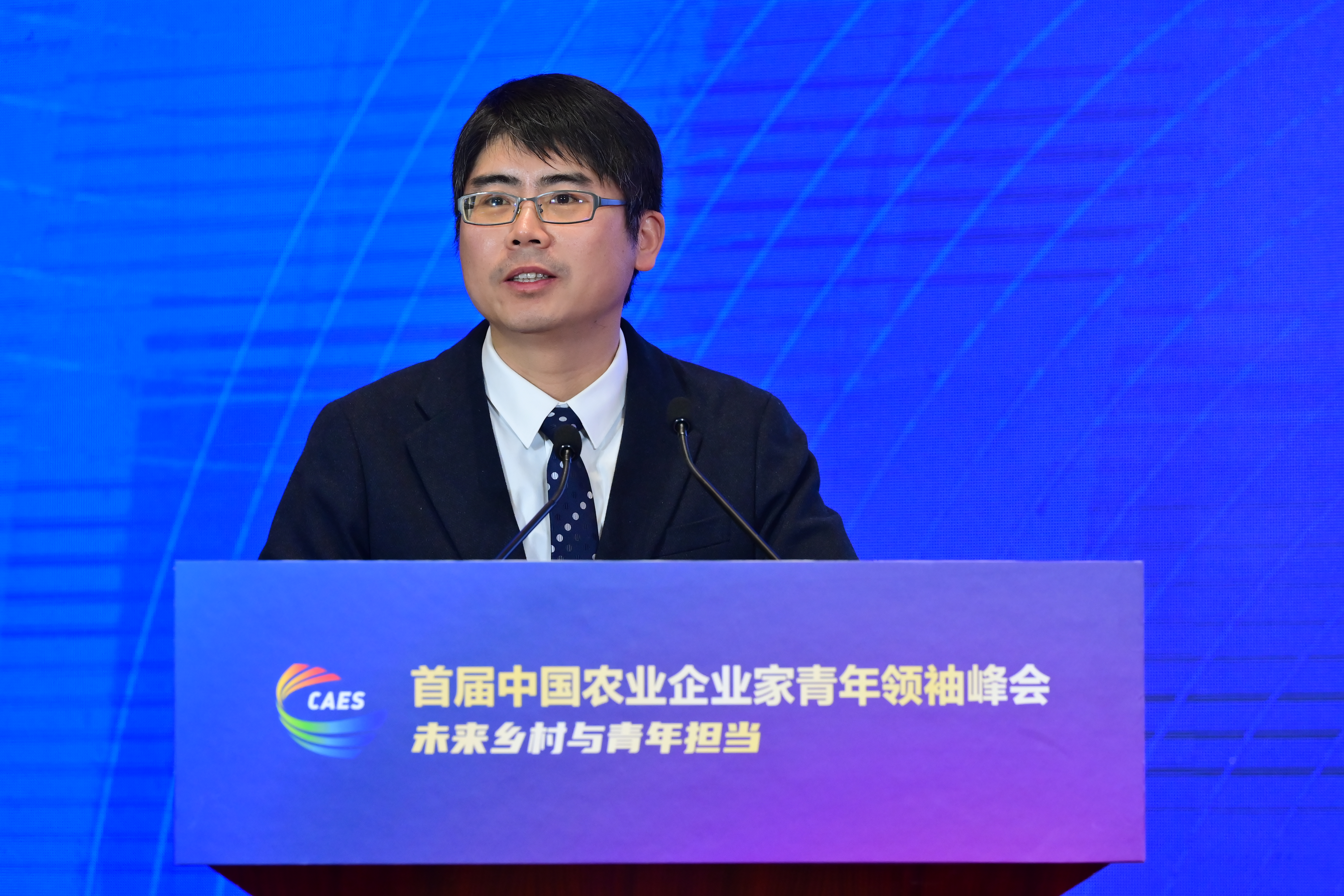 云南省云龙县委副书记、县长白庆武发言