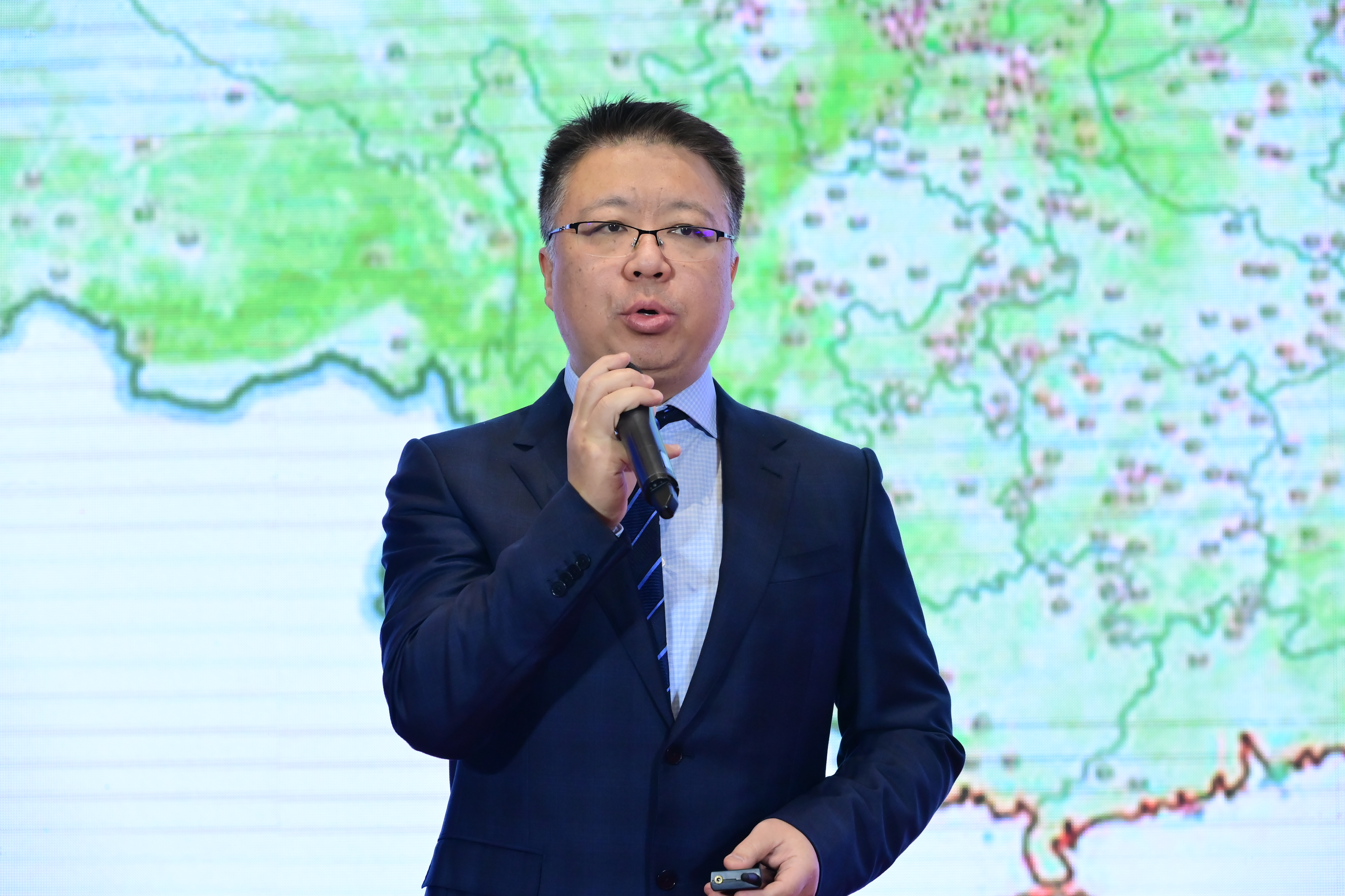 中国石油天然气集团有限公司党群工作部对口支援处处长刘昉昳发言