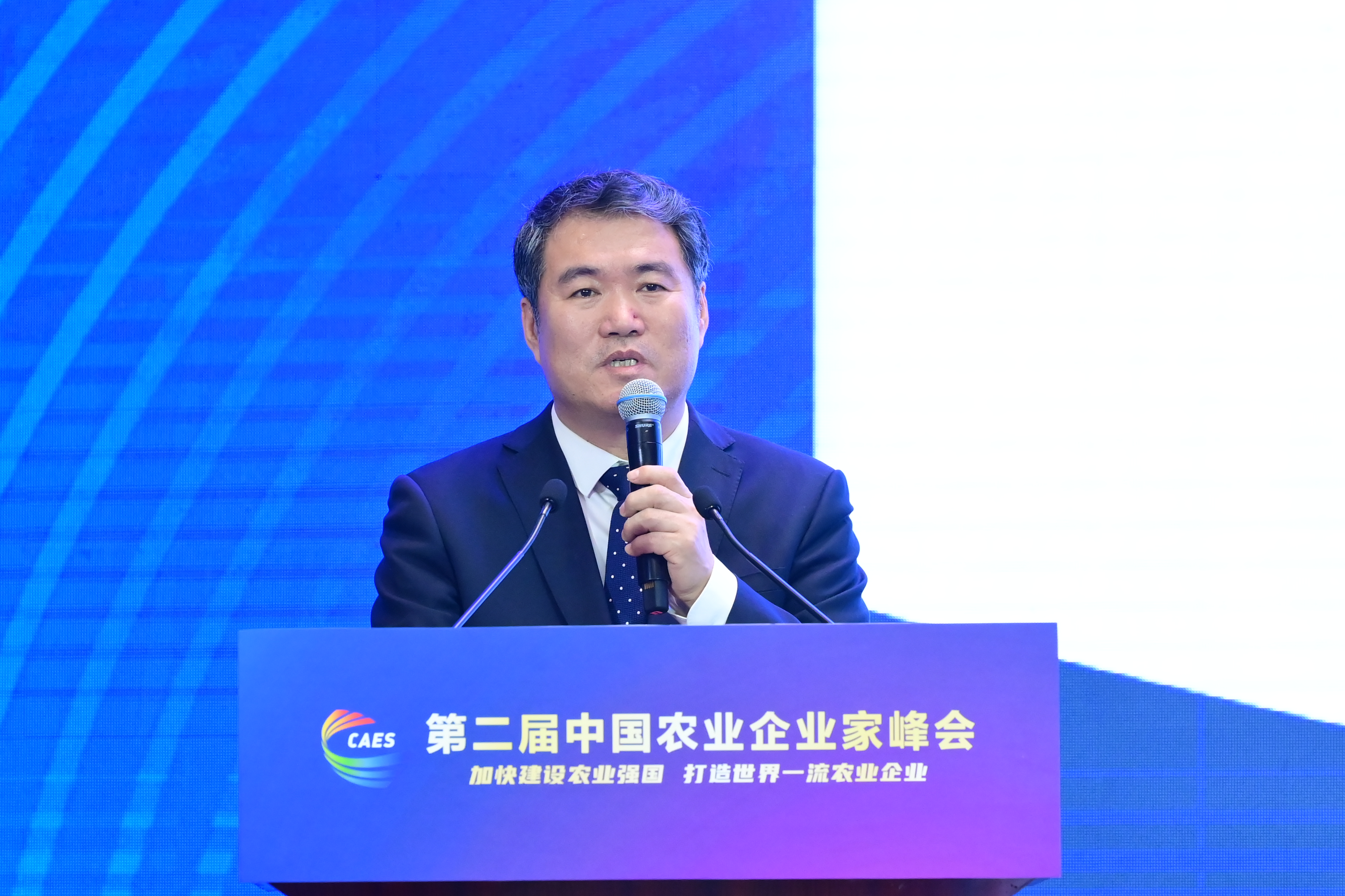 呼伦贝尔农垦集团党委书记、董事长胡兆民发言