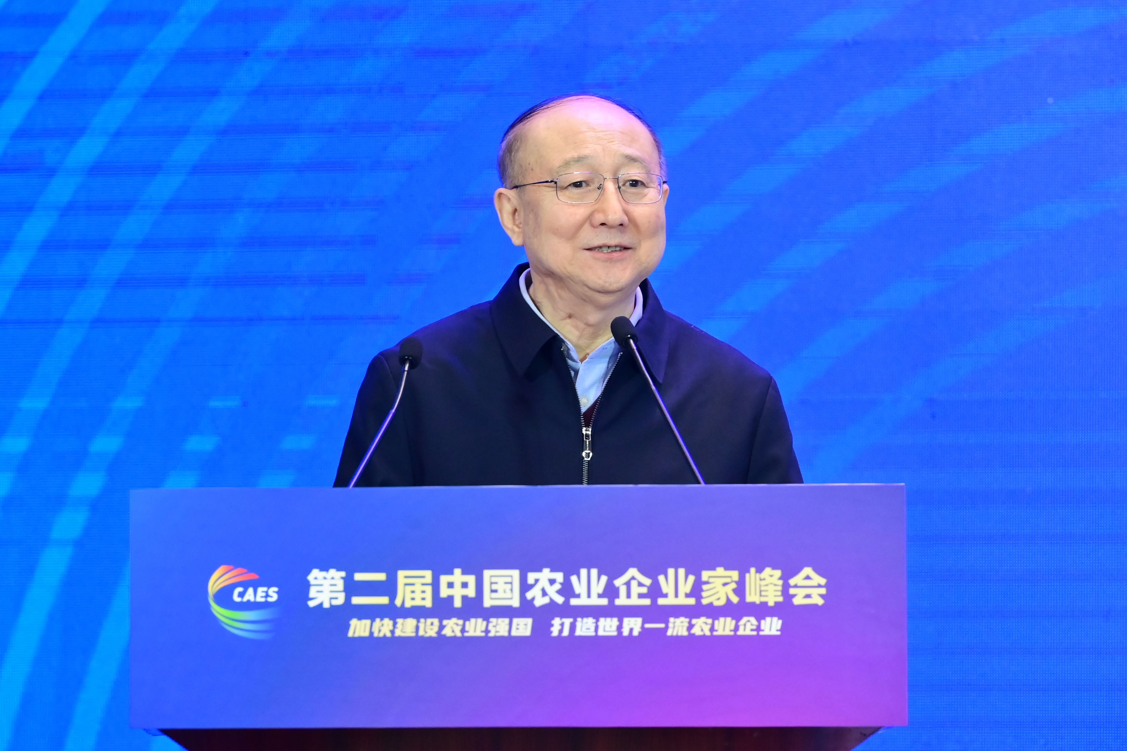 全国政协提案委副主任、中国老区建设促进会会长支树平发言