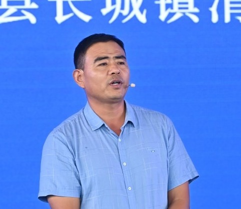 马广法:由门外汉到大棚蒜薹第一人