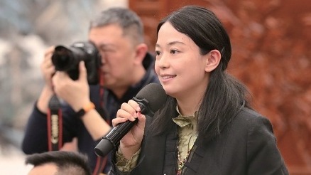 农民日报·中国农网记者在代表团开放日活动上提问